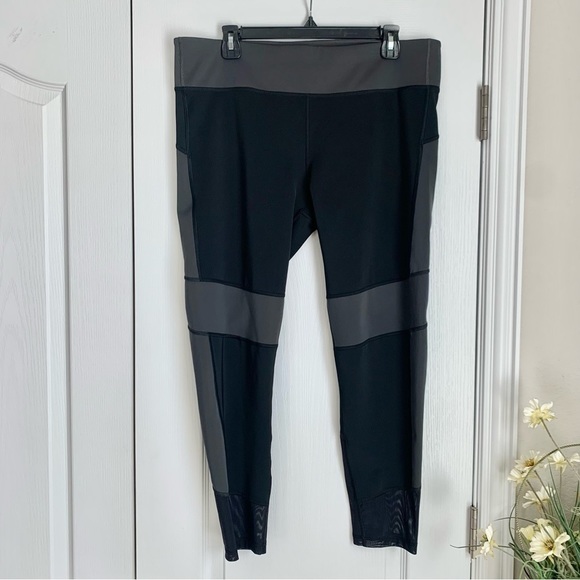 adidas Pants - Adidas D2M Panel Black Tight Leggings with Mesh Detail